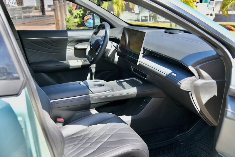 Discover Saint Martin in Style with the All-New Changan Deepal S07 Electric 2025 – Now Available at L’Anse Marcel Beach Resort