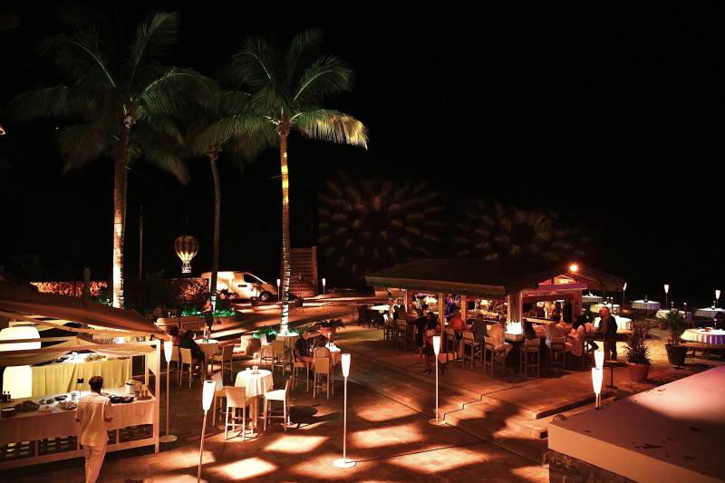 Tapas, cocktails and live music at Beach House – your beachside escape at Anse Marcel Beach, Saint-Martin.