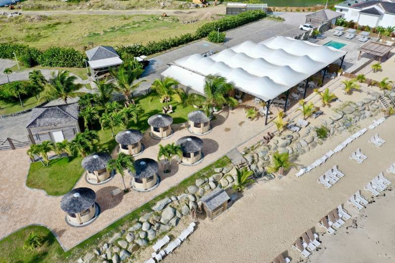 Déjeunez les pieds dans le sable à Anse Marcel, Saint-Martin !