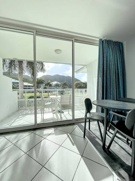 Studio with garden view with shower