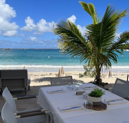 Déjeunez les pieds dans le sable à Anse Marcel, Saint-Martin !
