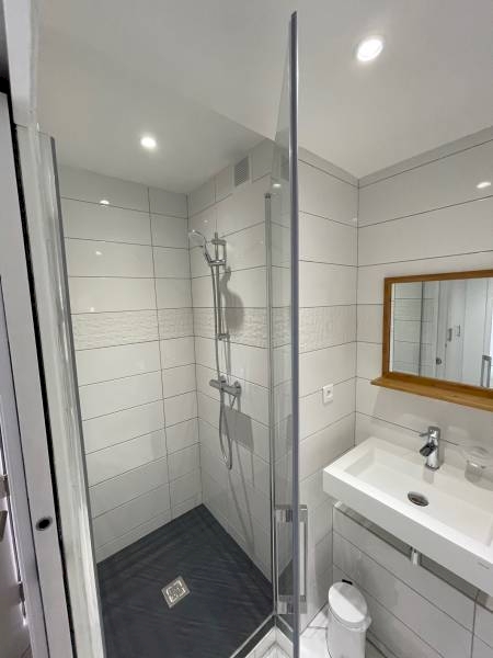 Studio with garden view with shower