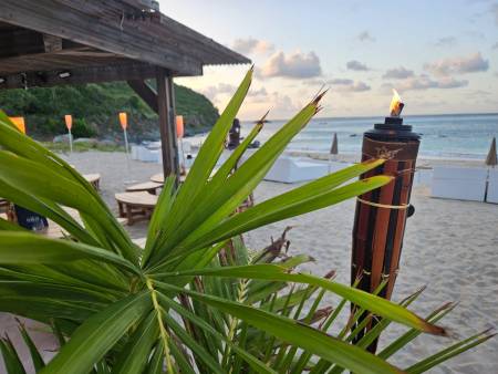 Tapas, cocktails and live music at Beach House – your beachside escape at Anse Marcel Beach, Saint-Martin.