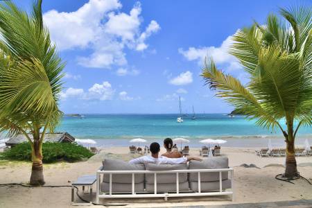Déjeunez les pieds dans le sable à Anse Marcel, Saint-Martin !