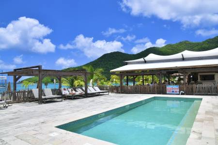 Déjeunez les pieds dans le sable à Anse Marcel, Saint-Martin !